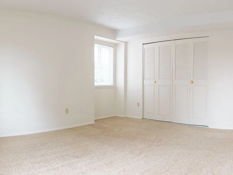 Windsor Gardens Apartments — Photo 88