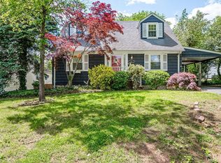 61 Voorhees Pl, Metuchen, NJ