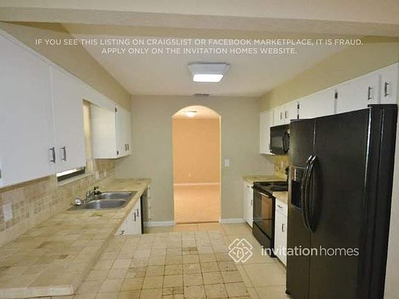 3rd image of 885 Rayston St