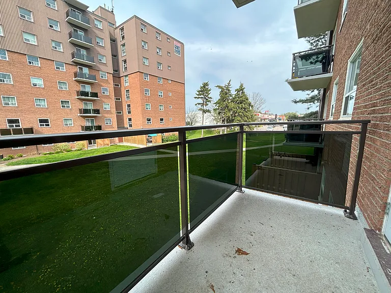 1 Slessor Blvd — Photo 8