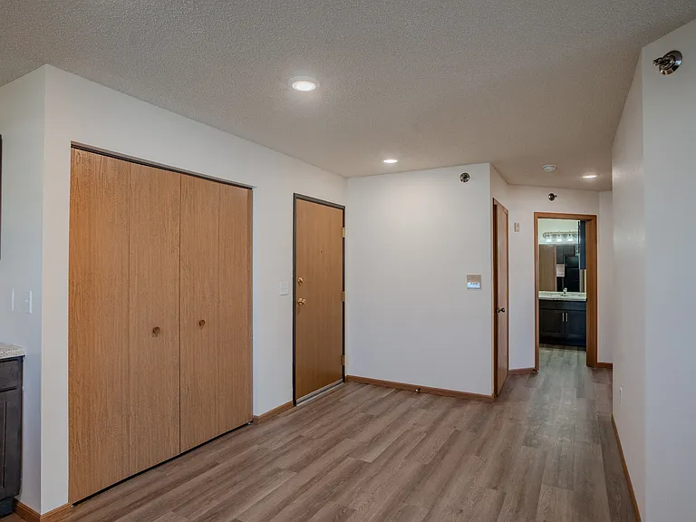 Fargo, ND Lake Crest Apartments | 21E | Dining