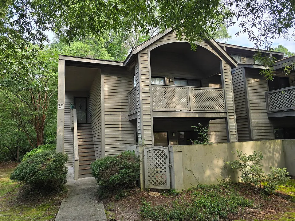 1001 Creekside Way