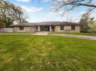 35854 Castlemeadow Dr, Farmington Hills, MI 48335