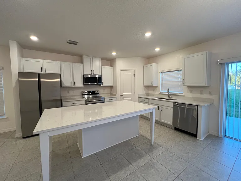 3904 Academia Ave — Photo 8