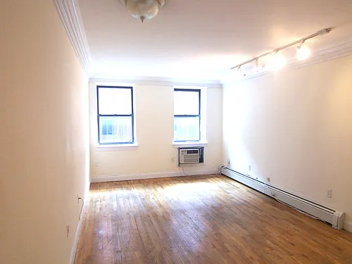 525 W 49th St #2-B Photo 1
