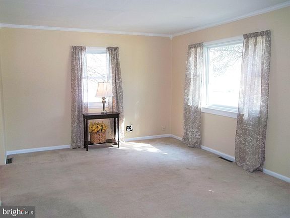 3rd image of 602 S Law St