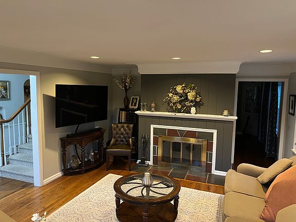 Living Room/ Fireplace