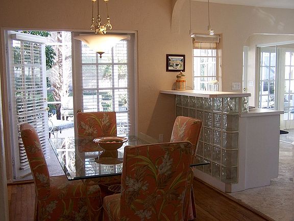 Dining area to lanai