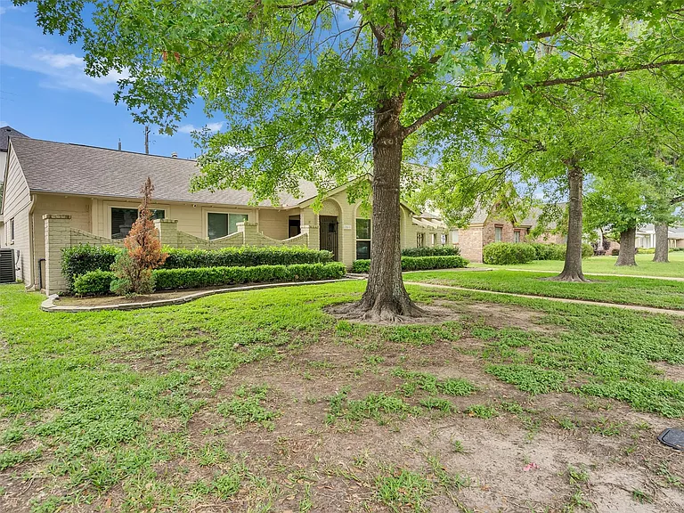 2811 Quincannon Ln — Photo 31