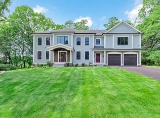 3 Crawford Rd, Lexington, MA 02420