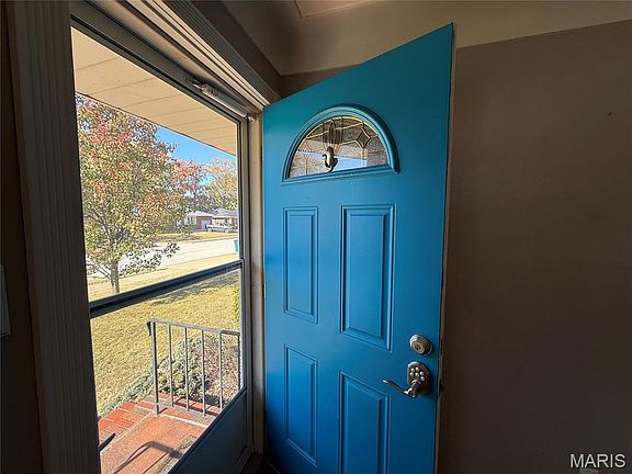 3rd image of 641 Leslie Ave
