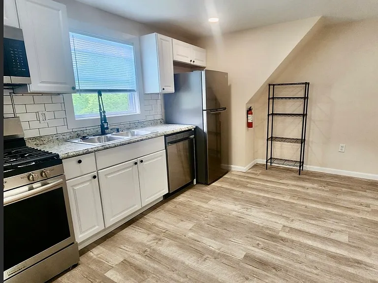 3555 Lossing St #B — Photo 23