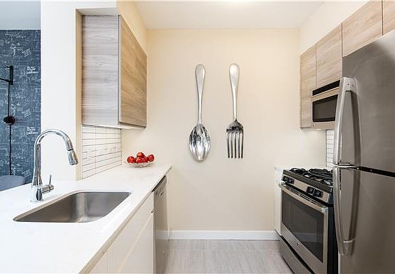 2nd image of 4142 24th St #1007