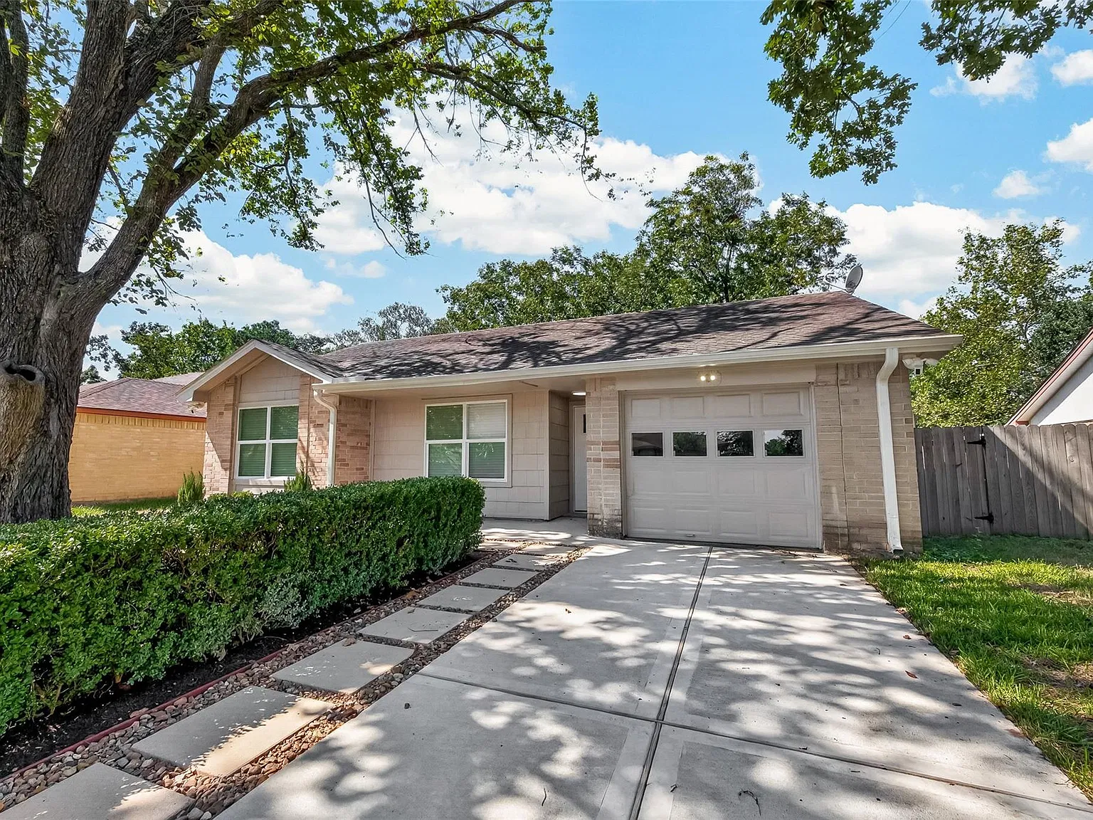 4 bed, 3.0 bath, 1400 sqft, $1,900 — Photo 4