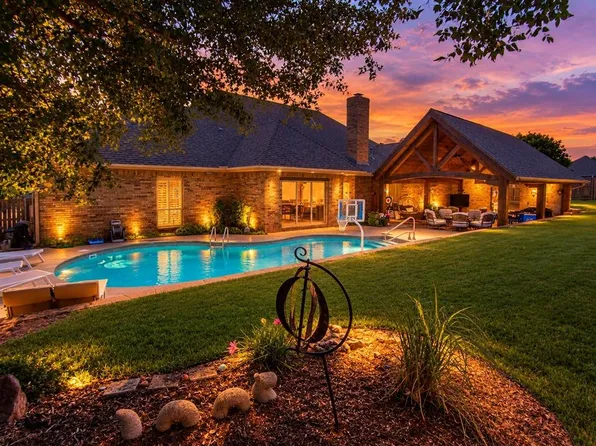 1429 Spring Creek Dr, Yukon, OK 73099