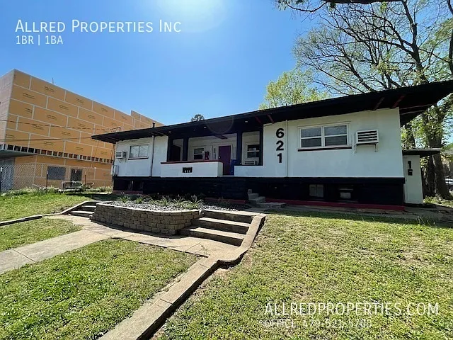 621 N Leverett Ave #2