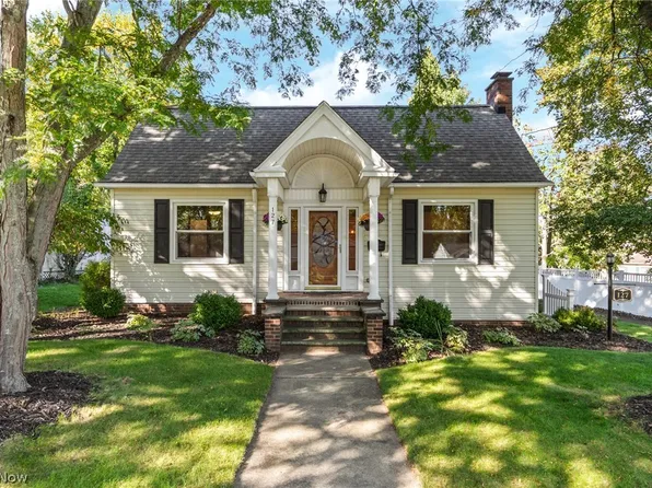 127 Bonnett St SW, North Canton, OH 44720