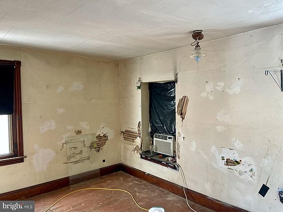 5th image of 203 W Chew Ave