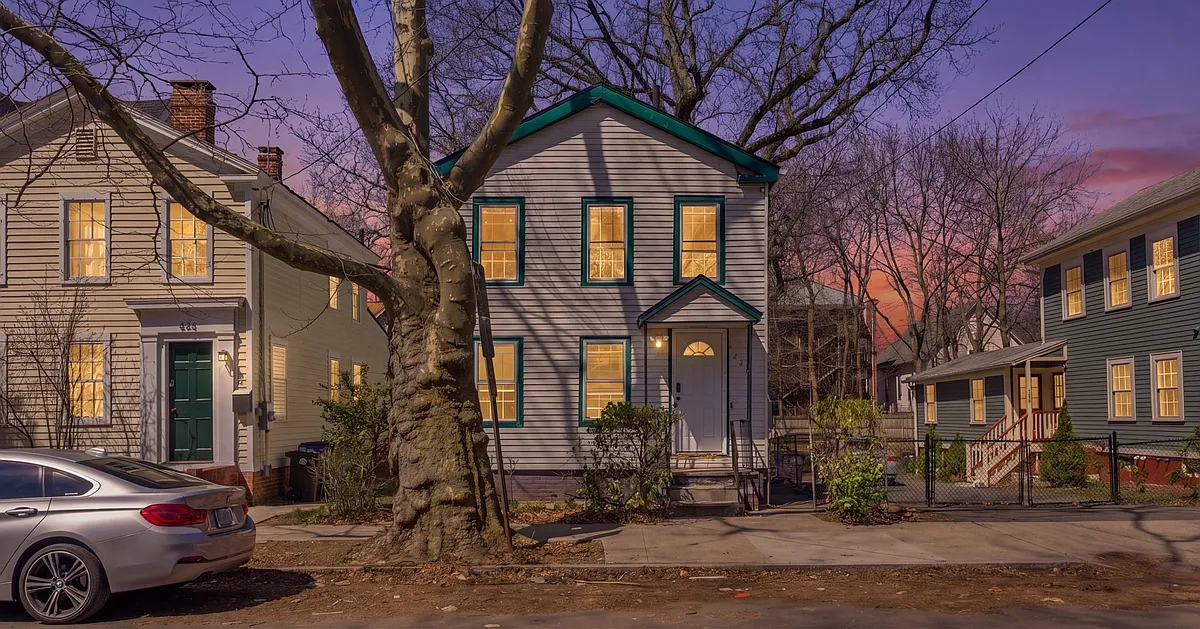 Building Photo - 448 Orchard St
