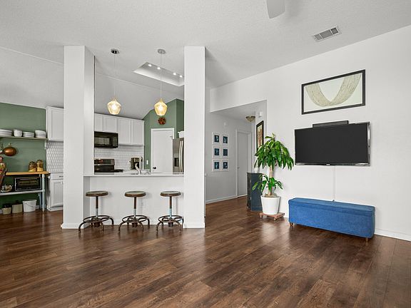 4th image of 1205 Crossvine Way