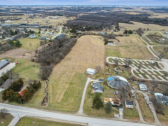 5th image of 1024 W Summit St