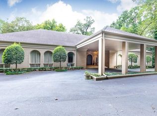 1986 W Paces Ferry Rd NW, Atlanta, GA 30327