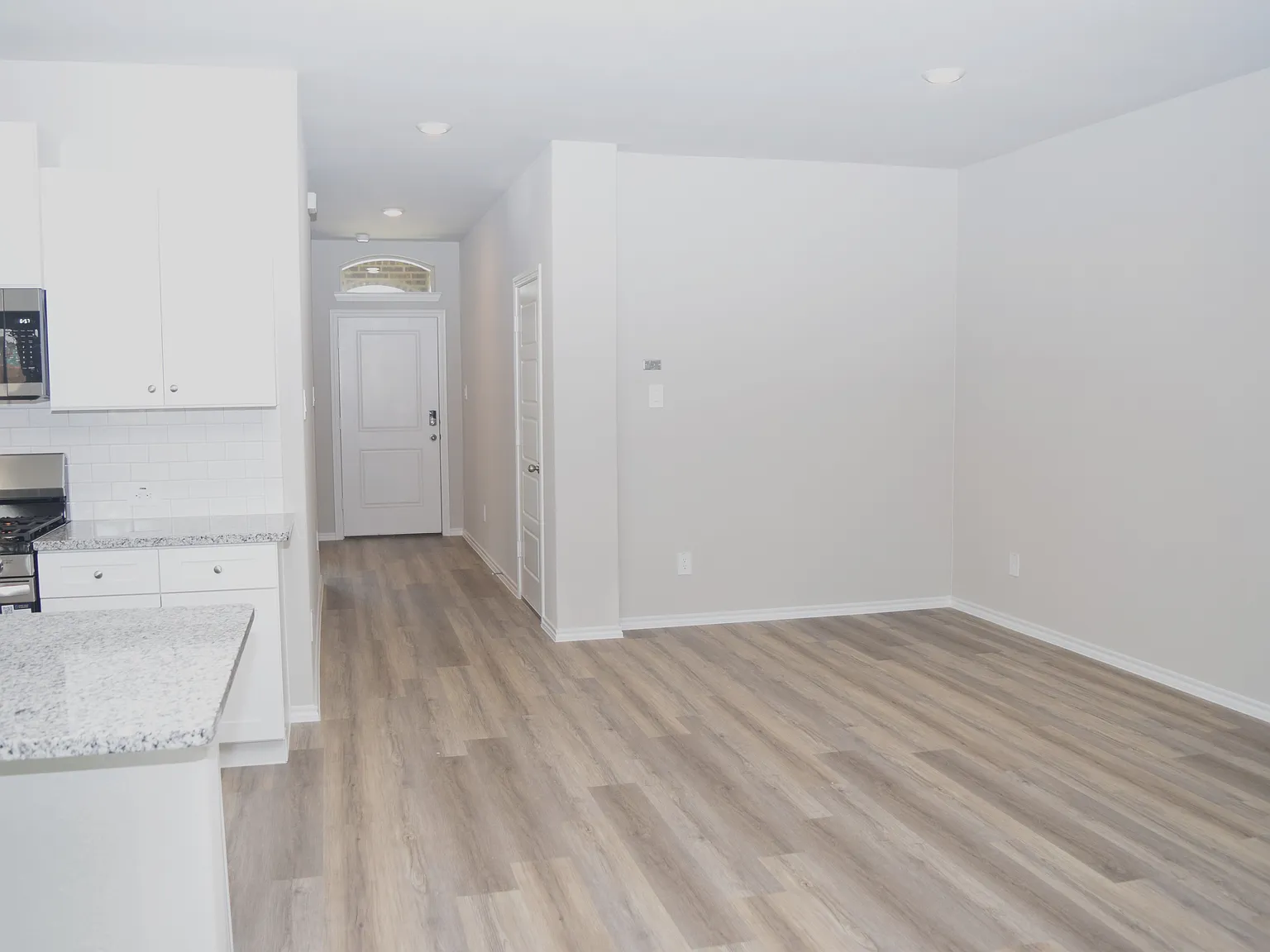 5 bed, 2095 sqft, $2,795 — Photo 4