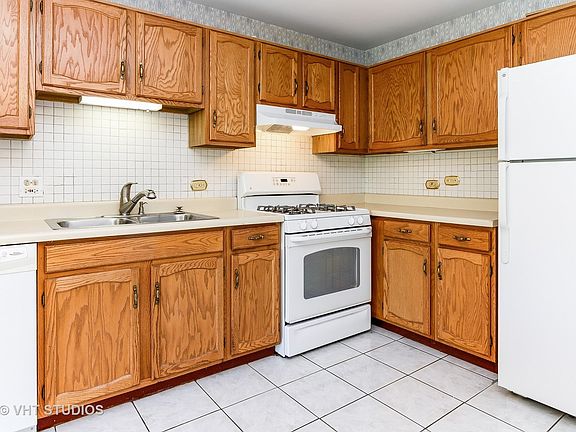 2nd image of 509 Loch Lomond Ln APT C