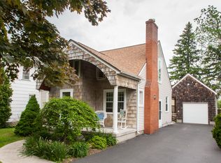 910 Whitlock Rd, Rochester, NY 14609