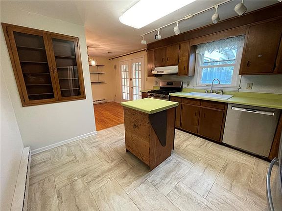 5th image of 1320 Dalehurst Dr