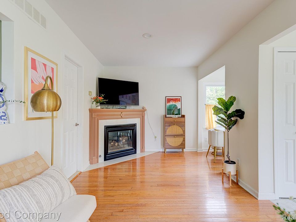 1665 W Troy St, photo 9