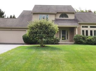 11 Cedarwood Dr, Fairport, NY 14450