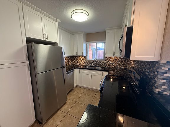 4th image of 4411 Louisiana St APT 3