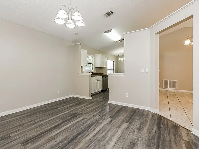 1418 Mona Dr — Photo 6