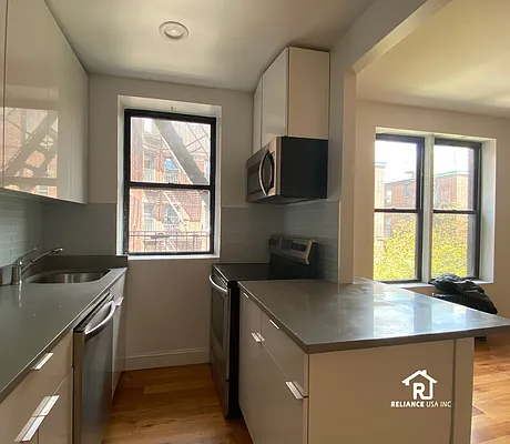 Rented by Reliance USA Inc | media 33