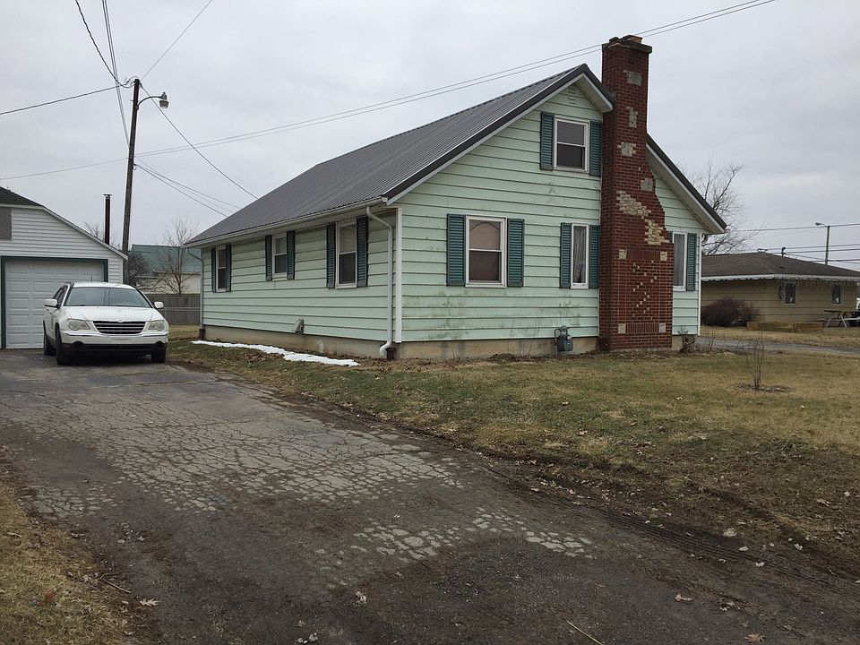 2nd image of 111 E 7th St