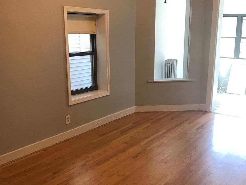 1st image of 4356 N Kenmore Ave APT 104