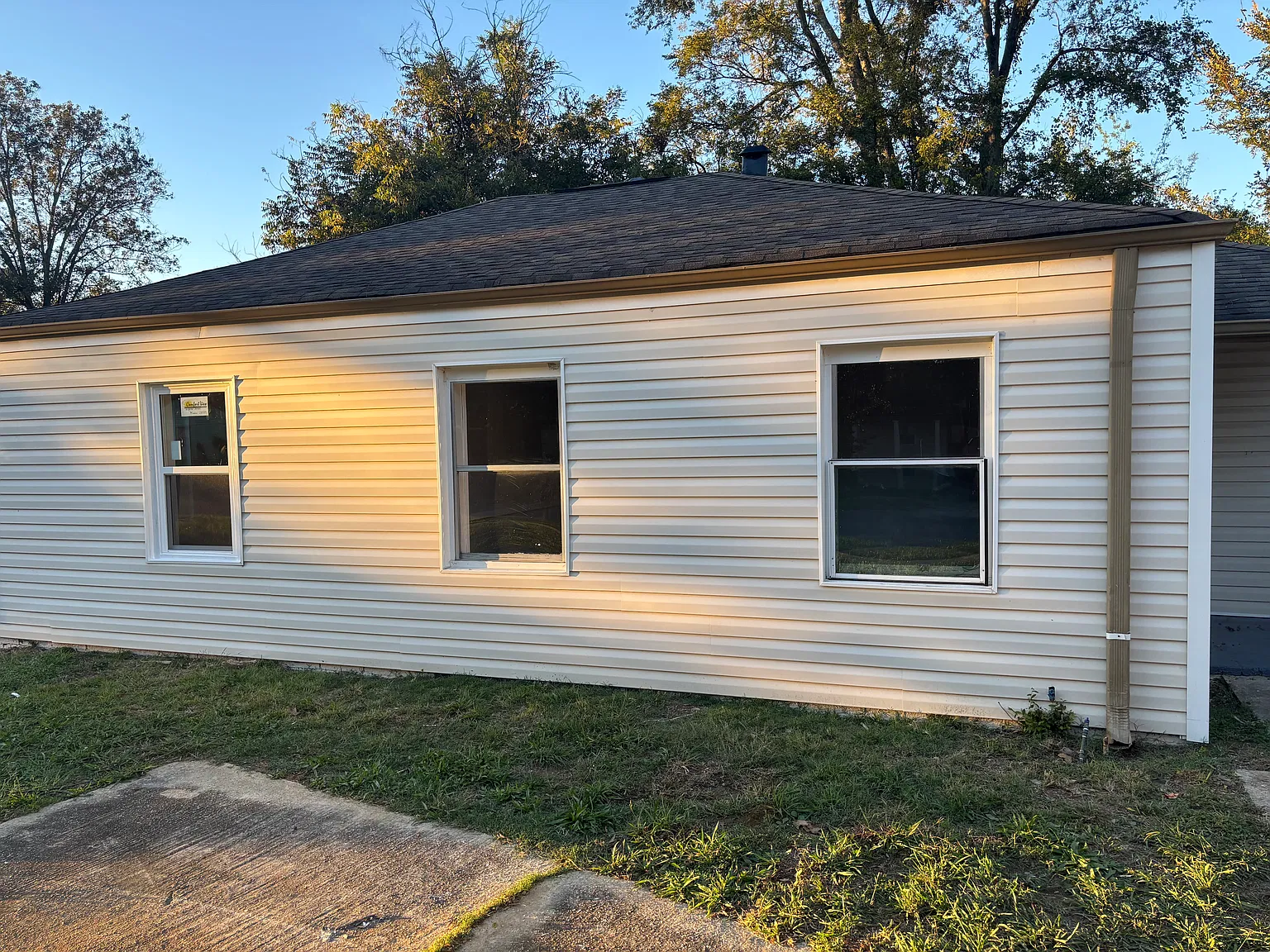 3 bed, 903 sqft, $1,250 — Photo 2