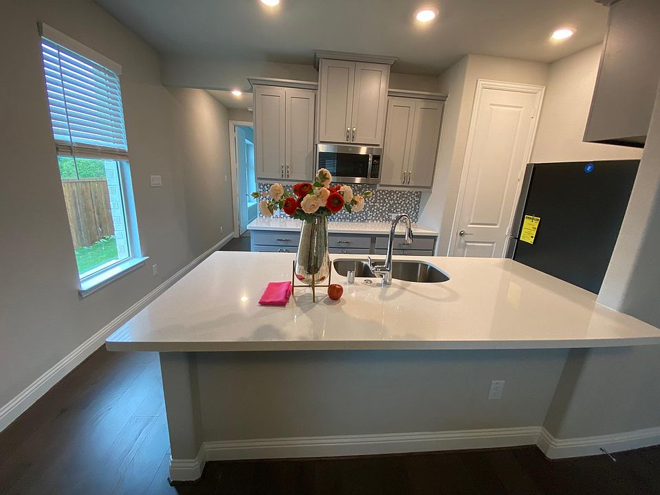 1st image of 901 Coyote Dr