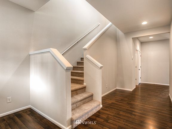 2nd image of 2833 Cassius Street NE #162