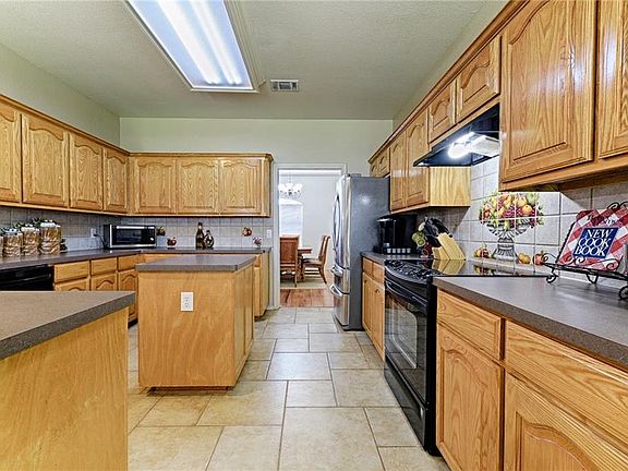 5th image of 6412 Redstone Dr