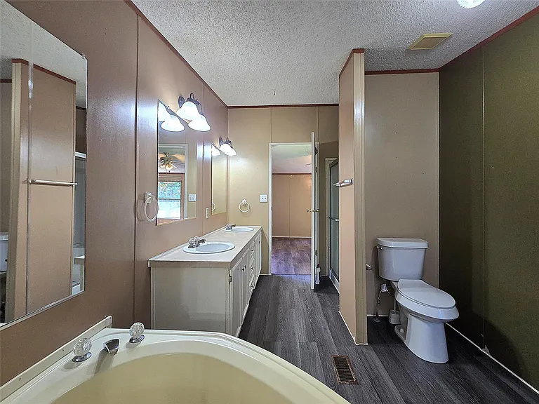111 Lakeside Woods Dr — Photo 11