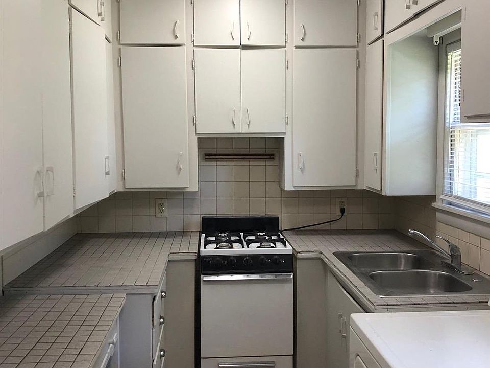 2nd image of 412 Liberty St