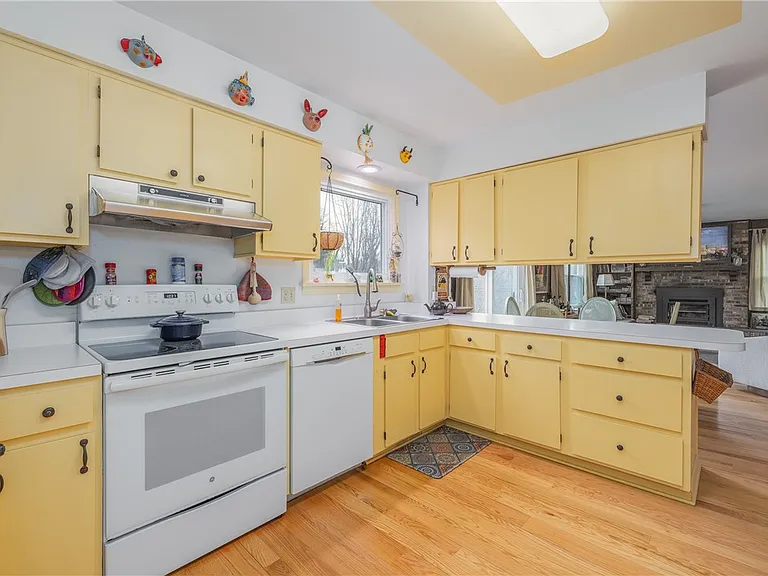 95 Parkwood Ave — Photo 12