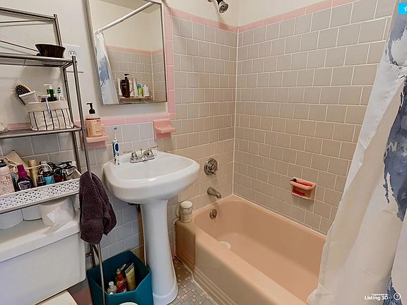 5th image of 1071 Beacon St #1069-7