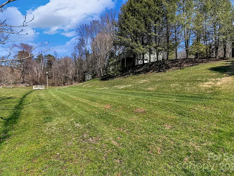 1085 Jenkins Valley Rd — Photo 25