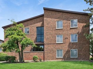 930 Perrie Dr APT 104, Elk Grove Village, IL 60007