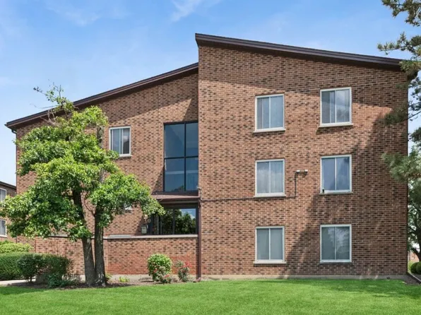 930 Perrie Dr APT 104, Elk Grove Village, IL 60007