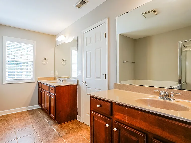 1320 Trailing Rose Ct — Photo 16