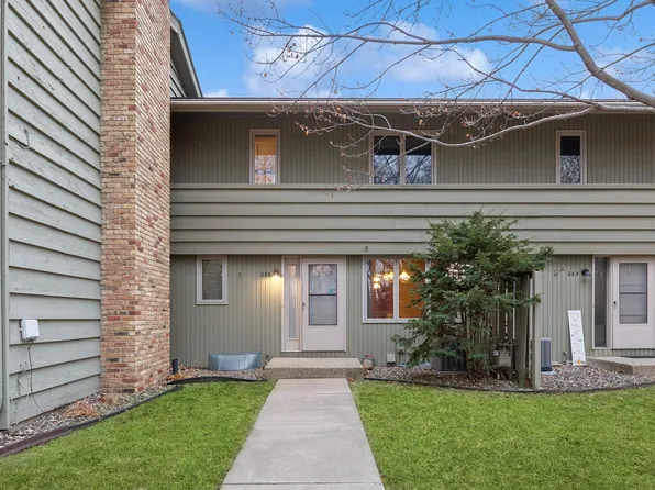 284 Windsor Ln, New Brighton, MN 55112